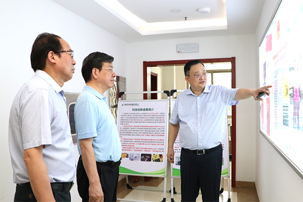 省政協副主席張健到省茶業(yè)集團調研